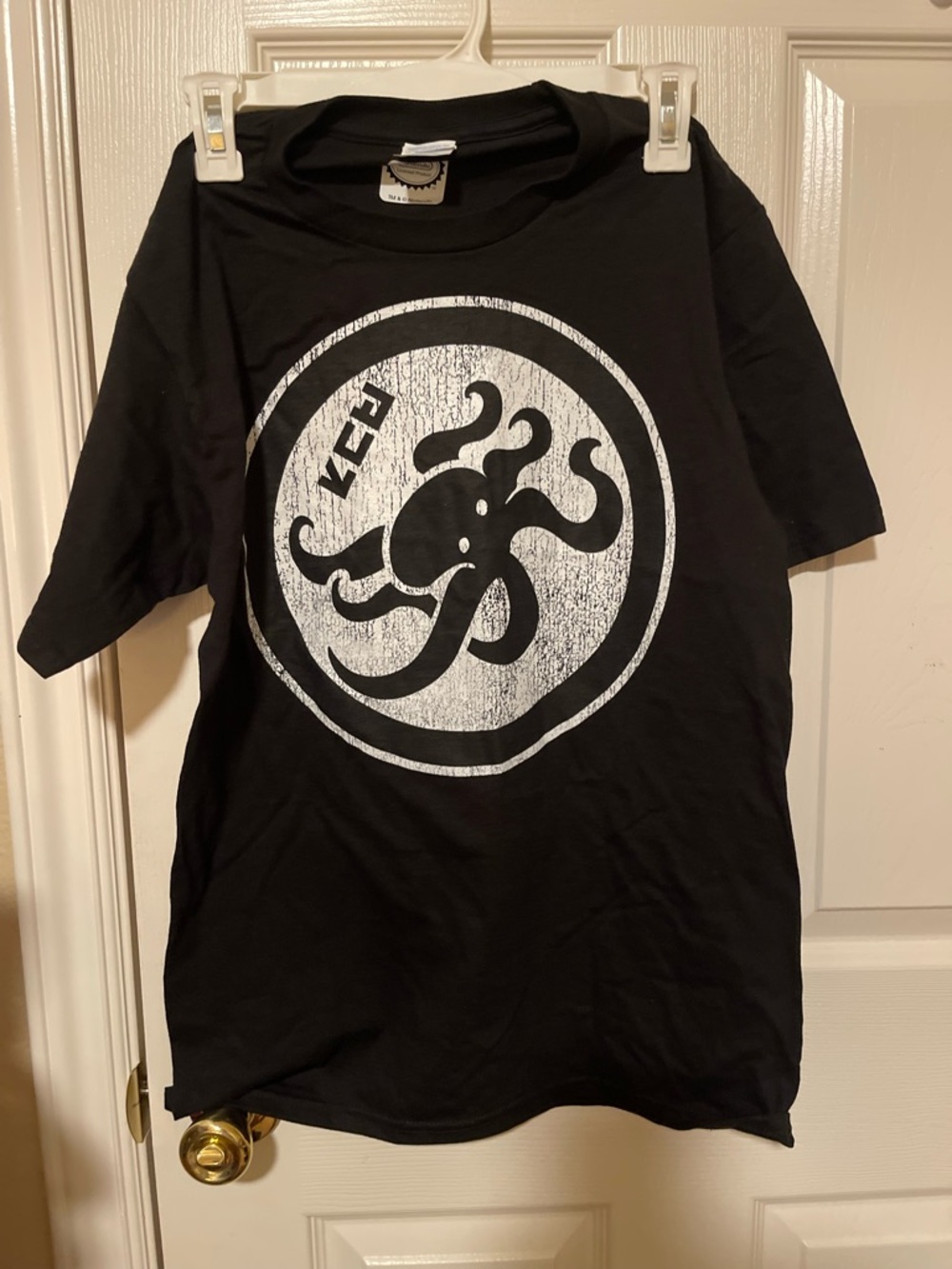 Distressed Octopus Graphic Tee. Splatoon